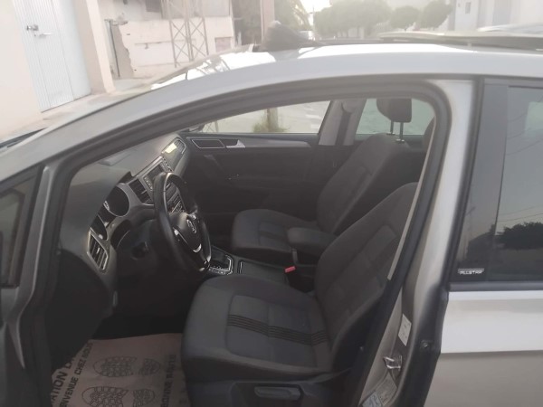 Volkswagen Golf avec rétroviseurs électriques